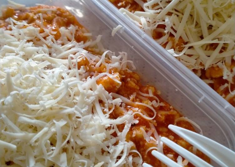 Bagaimana Menyiapkan Spaghetti Ayam Keju yang Enak