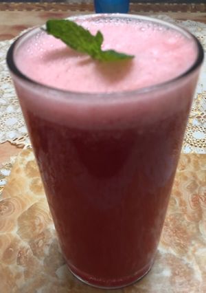 A picture of Watermelon strawberry lemonade.