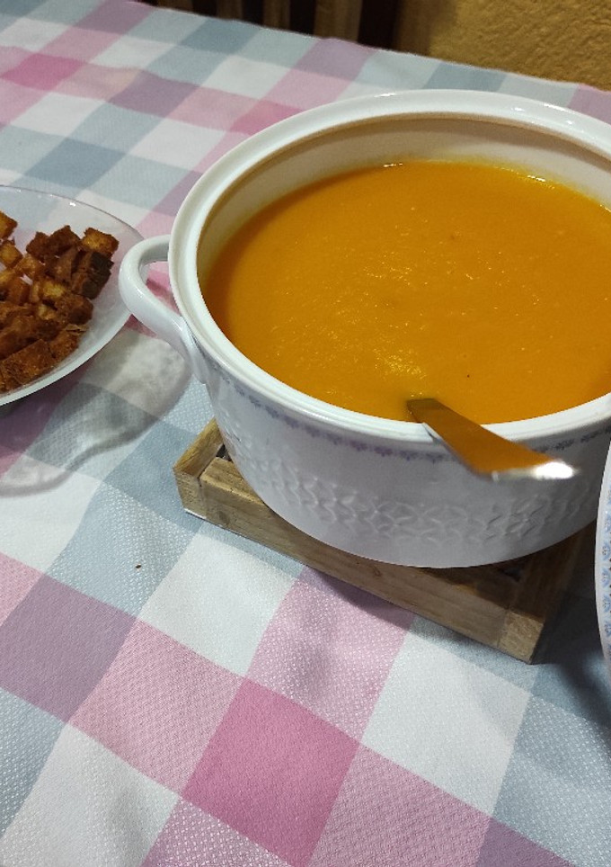 Una foto de Puré de calabaza con tostas