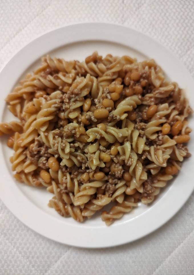 Макарони з квасолею та фаршем