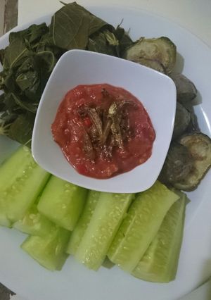 Foto resep Lalapan Sambal Terasi Ikan Teri
