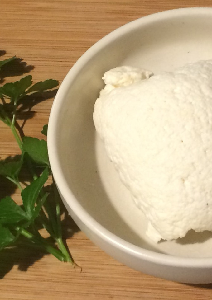 Una foto de Quesillo con leche agria (muy fácil)