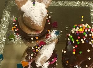 Una foto de Pascua: Huevos y conejitos de mazapán 🐰