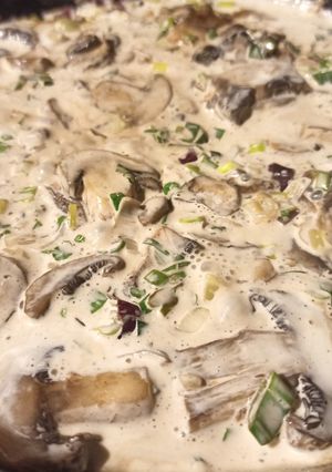 Una foto de Salsa de champiñones y verdeo para pastas