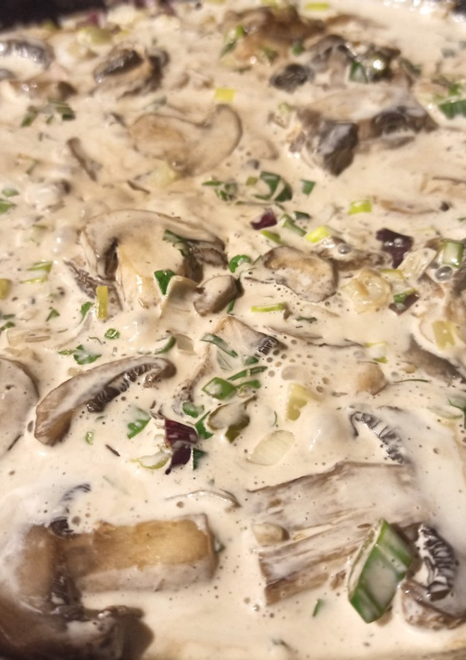 Una foto de Salsa de champiñones y verdeo para pastas