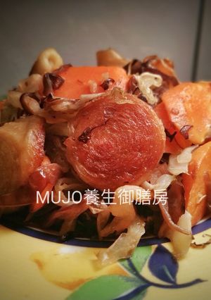 【孕婦食譜-客家酸菜】客家酸菜素炒麵腸 的食譜成品照片