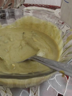 Una foto de Mole verde con semillas de calabaza o pepitas