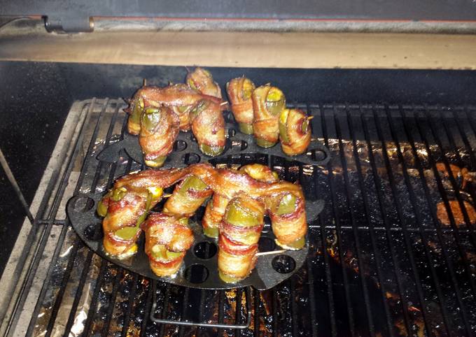 Smoked jalapeño poppers