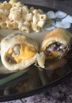 A picture of Cheeseburger Crescent Rolls.