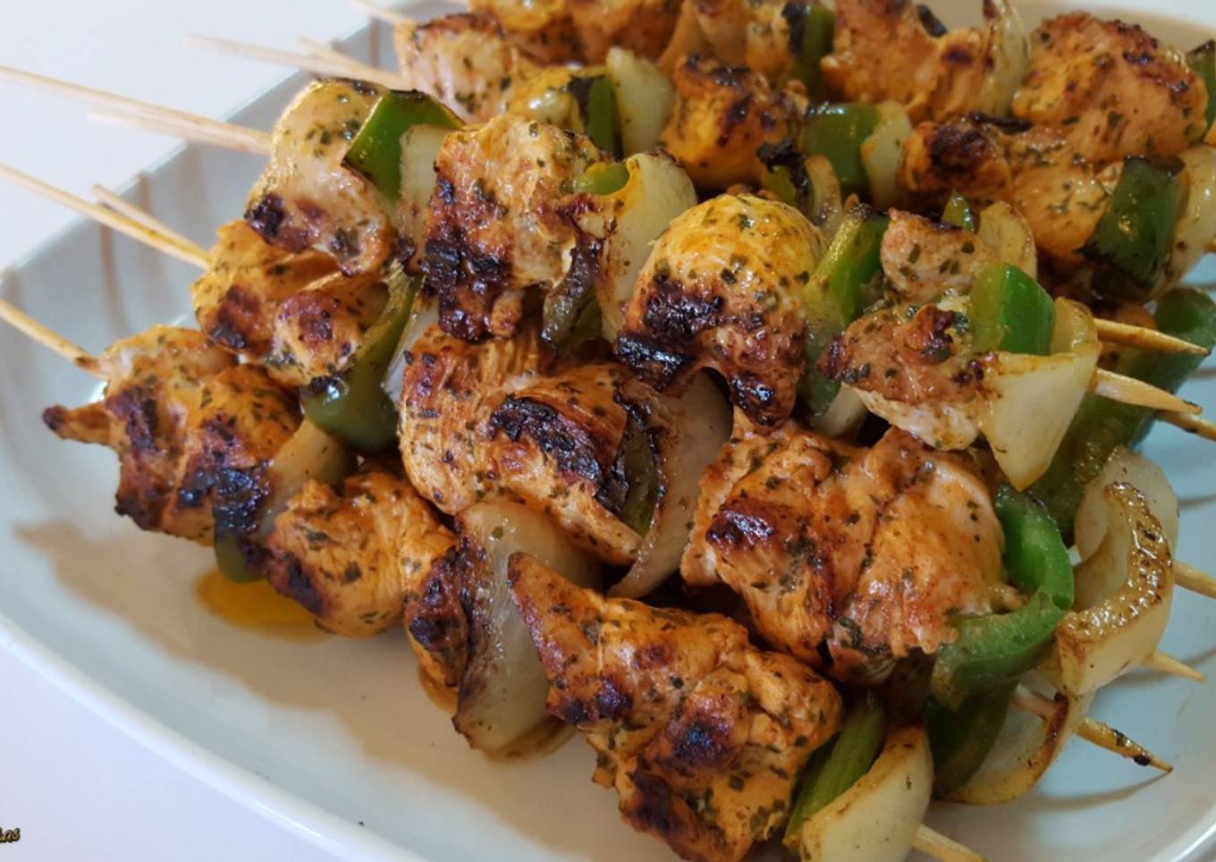 Brochetas de Pollo Marinadas con Verduras