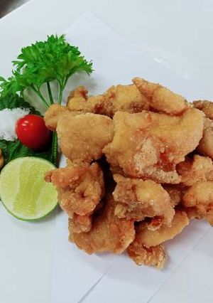 Hình của món KARAAGE _ Gà chiên giòn Nhật bản.