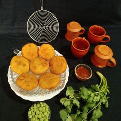A picture of Matar Kachori.