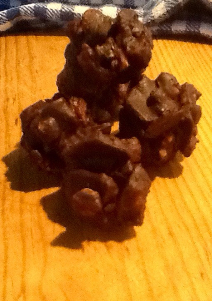Una foto de Rocas de chocolate con cacahuete caramelizado