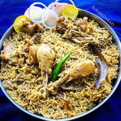 A picture of Chicken pulao.