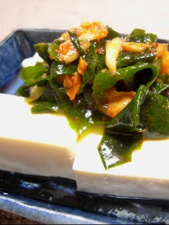 A picture of Korean-style Chilled Tofu with Wakame Seaweed.