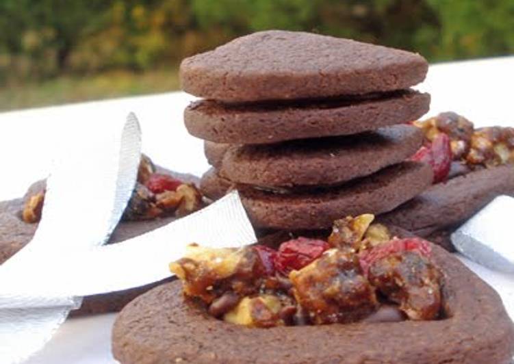 Easy Way to Cook Yummy Easy Heart-Shaped Decorated Cookies for Valentine's Day