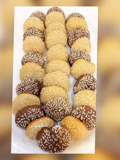 عکسی از دستور کوکی دورنگ کنجدی(بدون فر)