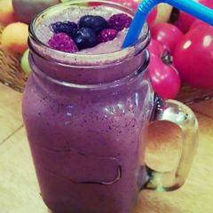 A picture of Berry Cheesecake Green Smoothie.
