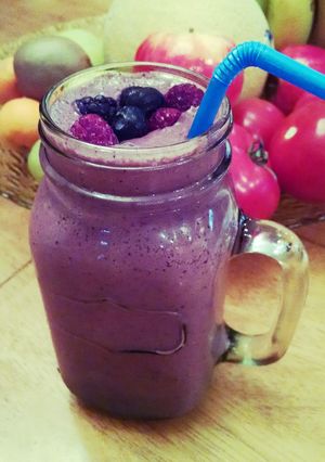 A picture of Berry Cheesecake Green Smoothie.