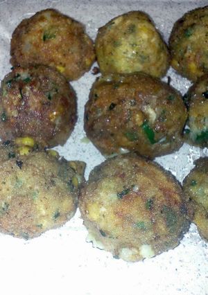 A picture of 3 cheese chicken cheesy balls.
