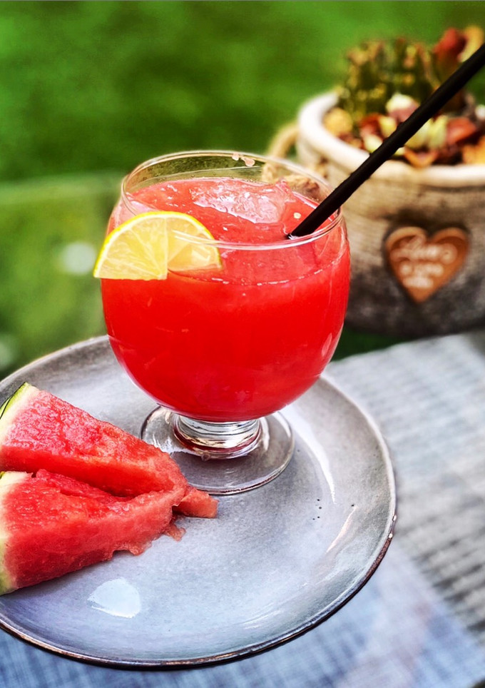 Una foto de Daikiri de sandía y lima 🍉