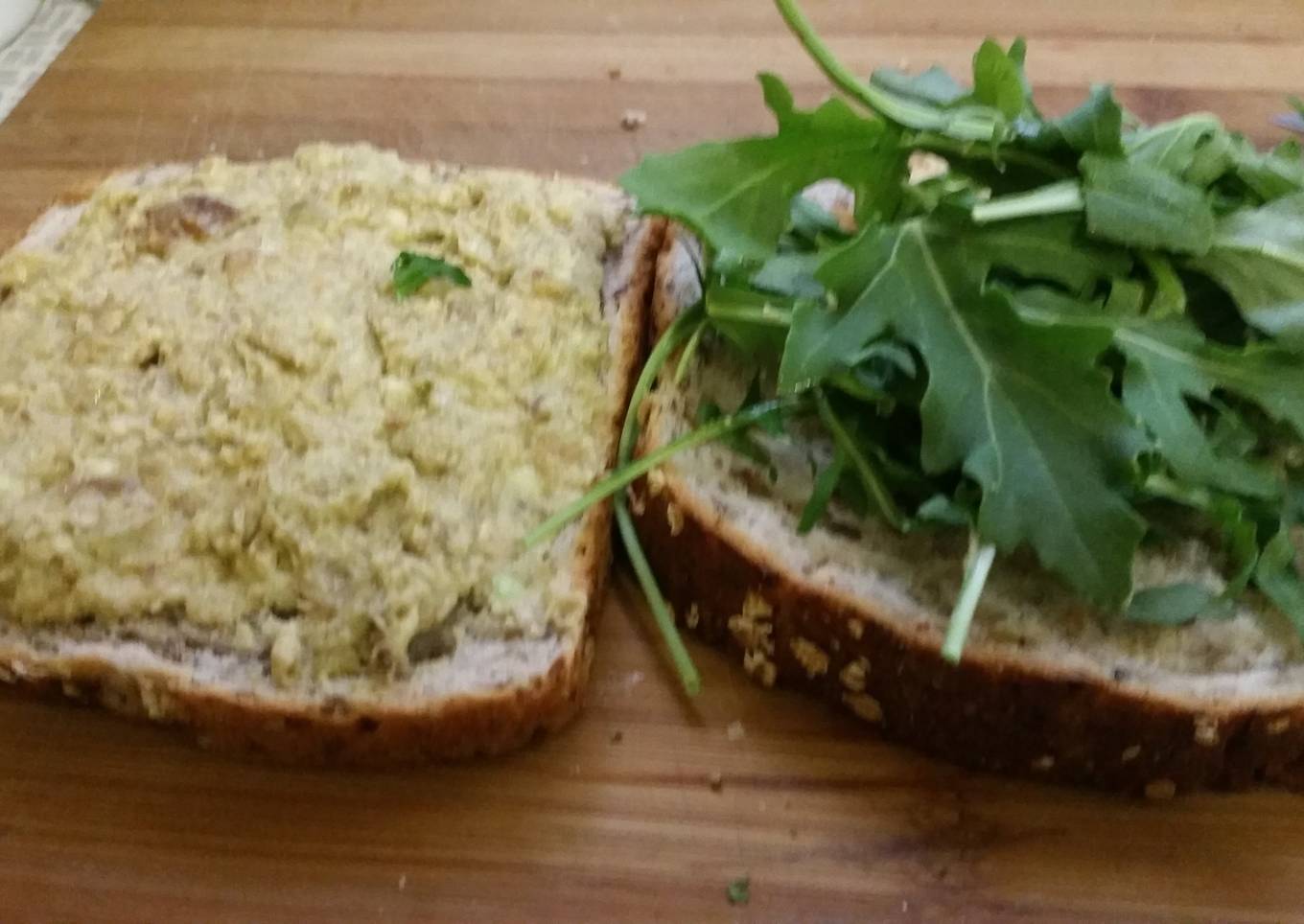 Avocado and cash sandwich