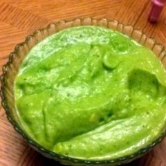 A picture of creamy avocado salsa.