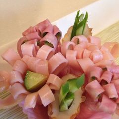 A picture of Ham Flowers for Filling Gaps in Bento.
