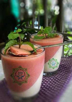 Hình của món Panna cotta vị dâu tây!.