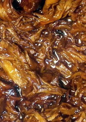 A picture of crockpot BBQ chicken.