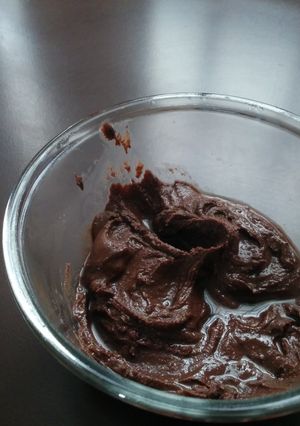 A picture of Homemade peanut butter with variations.