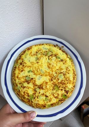 Una foto de Tortilla de patata y calabacín fit