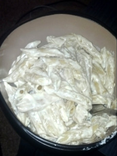 A picture of Chicken Alfredo Penne.