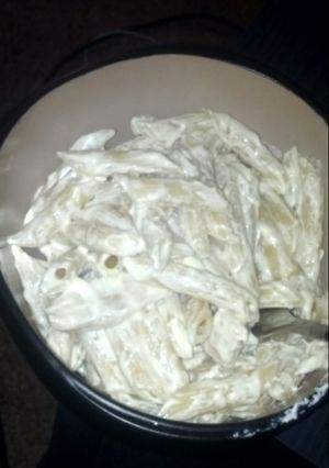 A picture of Chicken Alfredo Penne.