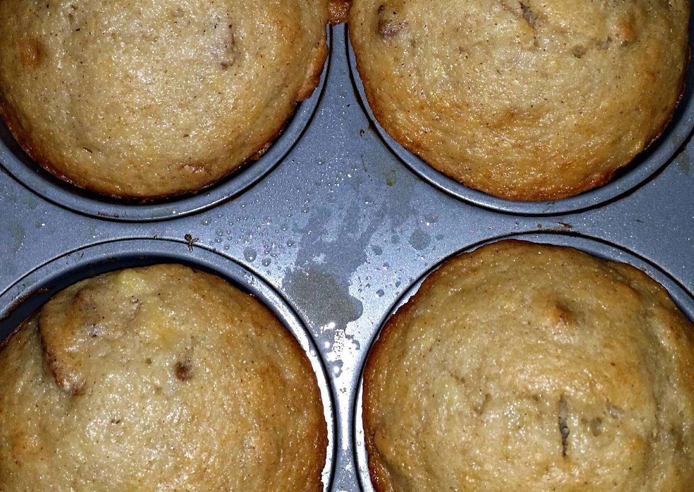 Easy banana pecan muffins