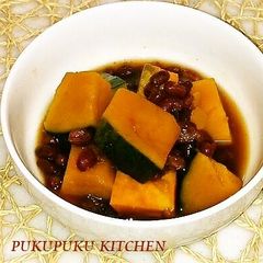A picture of "Itoko-ni" Kabocha Squash Simmered with Canned Adzuki Beans.