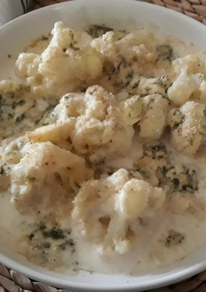 Una foto de Coliflor gratinada con queso azul