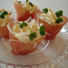 A picture of Cured Ham Sushi Balls.