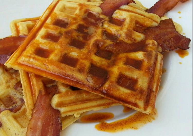 Bacon in cinnamon waffle