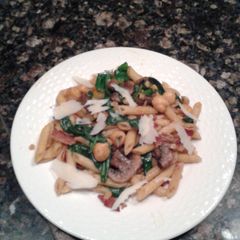 A picture of Penne with Spinach, Chickpeas and Paprika.