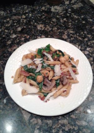 A picture of Penne with Spinach, Chickpeas and Paprika.