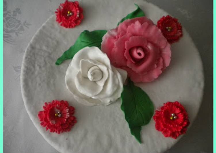 Tarta rellena de nutella decorada con fondant