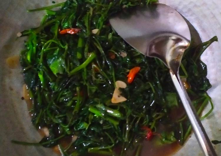 Tumis kangkung sederhana