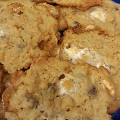 A picture of Marshmallow Frosted Flakes Cookies.