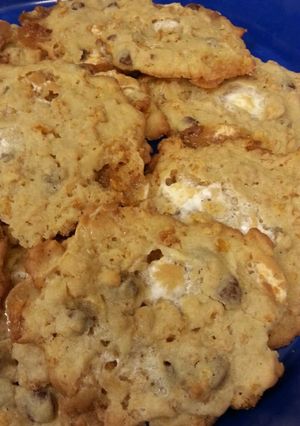 A picture of Marshmallow Frosted Flakes Cookies.