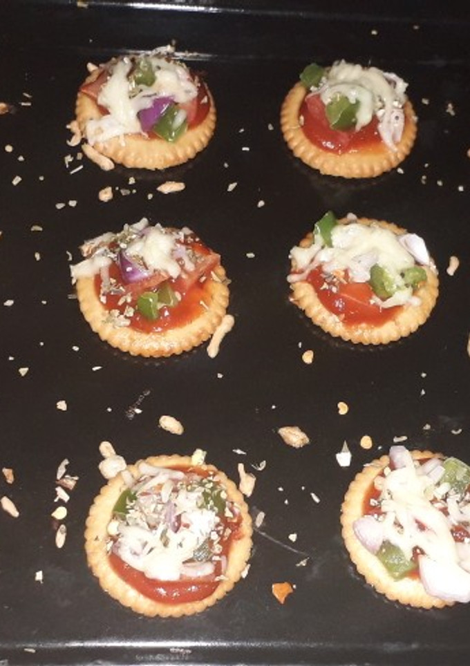 મોનેકો પીઝા બાઈટ (Monaco Pizza Bite Recipe in Gujarati) રેસીપી મુખ્ય ફોટો