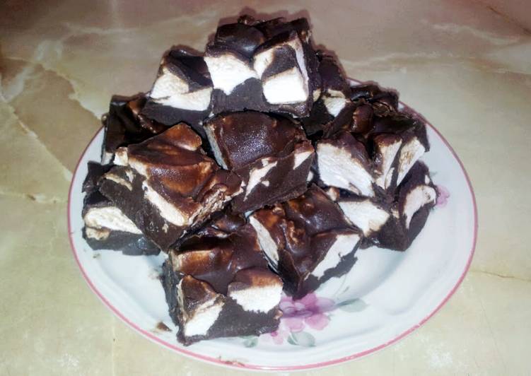 Recipe of Favorite Nicole&#39;s &#34;Chocolate, Peanut Butter and Marshmallows &#34;