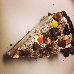 A picture of Peanut Butter Oreo Reese cheesecake Pie.