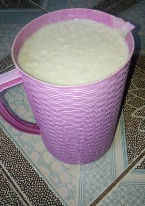 A picture of Kunun gyada with rice.