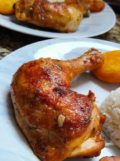 Una foto de Pollo al horno sencillo